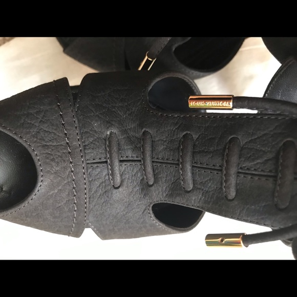 Louis Vuitton Leather Sandals - Picture 5 of 8